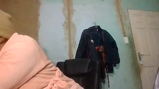 Snapshot of Nicky52 chatting on June 18, 1:37 am Nicky52 online show from June 18, 1:37 am