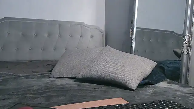 Bunnyela1 online show from April 18, 6:54 pm