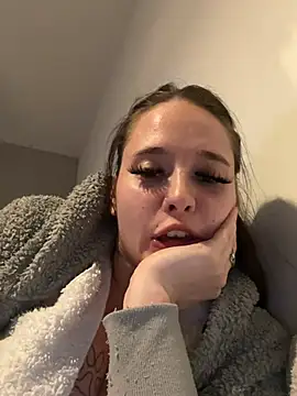 LollyLove  online show from April 4, 7:09 pm