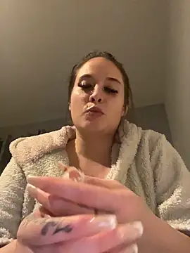 LollyLove  online show from February 21, 7:05 pm