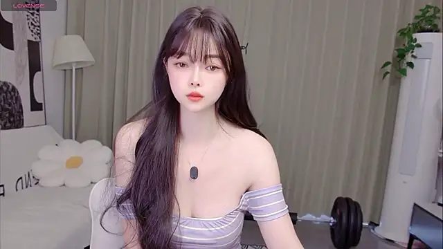 Snapshot of uikyy1 chatting on May 9, 7:34 am uikyy1 online show from May 9, 7:34 am