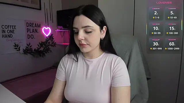 LiaWoow online show from December 5, 7:29 am