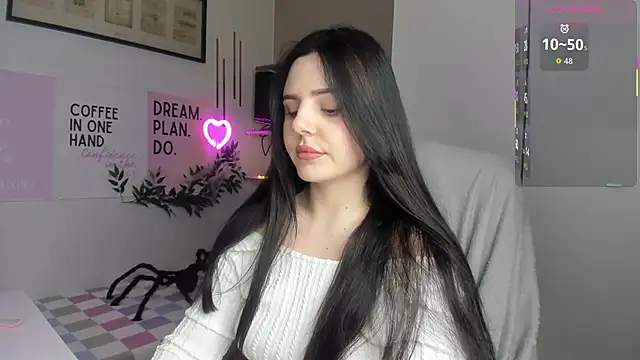 LiaWoow online show from November 9, 2:43 pm