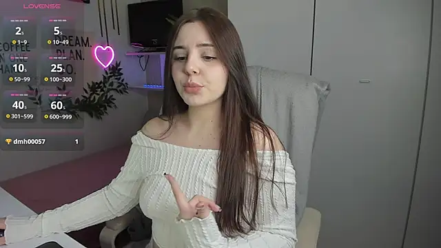 LiaWoow online show from April 19, 1:56 pm