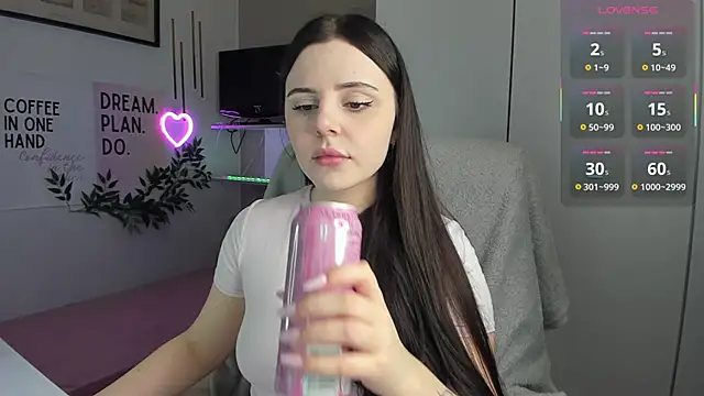 LiaWoow online show from December 19, 7:44 am