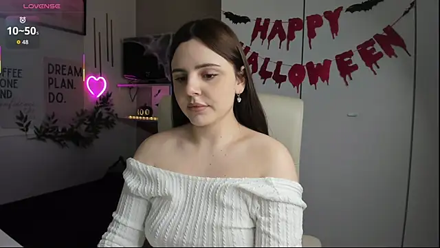 LiaWoow online show from November 1, 2:22 pm