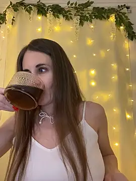 LucieMack online show from April 1, 6:38 pm