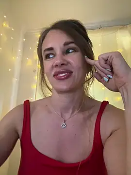Snapshot of LucieMack chatting on July 9, 1:21 pm LucieMack online show from July 9, 1:21 pm