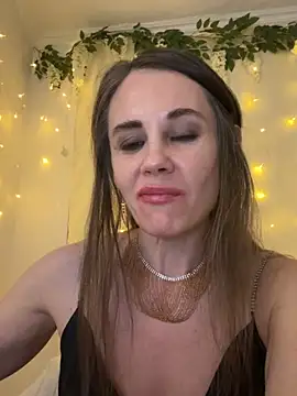 LucieMack online show from April 18, 7:51 pm