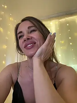 Snapshot of LucieMack chatting on June 15, 12:49 pm LucieMack online show from June 15, 12:49 pm