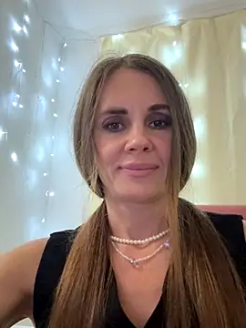 LucieMack online show from October 1, 7:40 pm