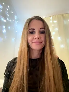 LucieMack online show from October 17, 8:32 pm