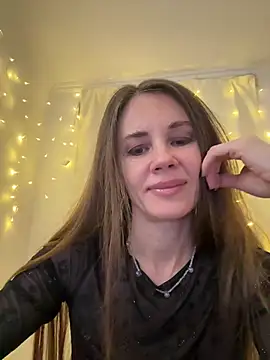 LucieMack online show from February 20, 5:15 pm