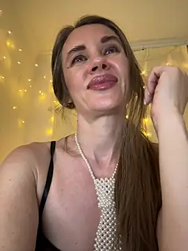 Snapshot of LucieMack chatting on July 8, 5:24 pm LucieMack online show from July 8, 5:24 pm
