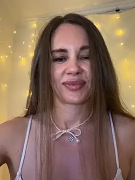 Snapshot of LucieMack chatting on July 1, 5:24 pm LucieMack online show from July 1, 5:24 pm