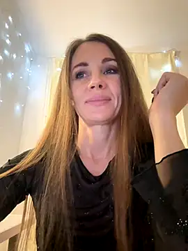 LucieMack online show from October 16, 7:00 pm