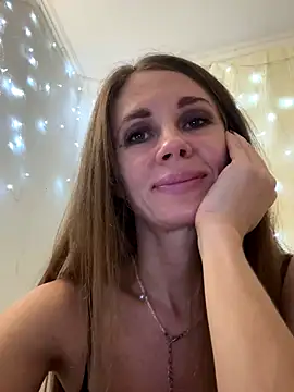 LucieMack online show from October 21, 5:45 pm