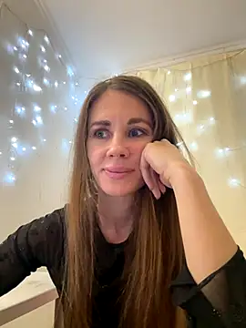 LucieMack online show from October 20, 8:20 pm