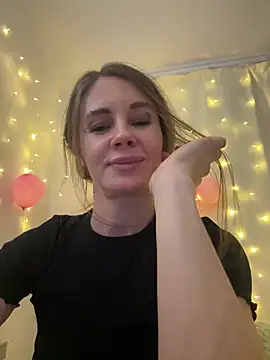 LucieMack online show from February 16, 4:27 pm