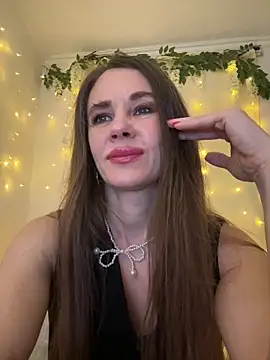 LucieMack online show from April 22, 5:31 pm