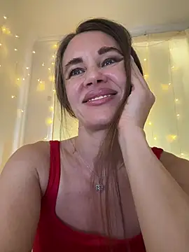 Snapshot of LucieMack chatting on July 7, 12:20 pm LucieMack online show from July 7, 12:20 pm