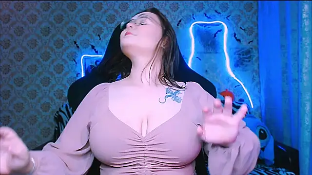 Snapshot of InLoveWithLife26 chatting on October 28, 6:40 pm InLoveWithLife26 online show from October 28, 6:40 pm