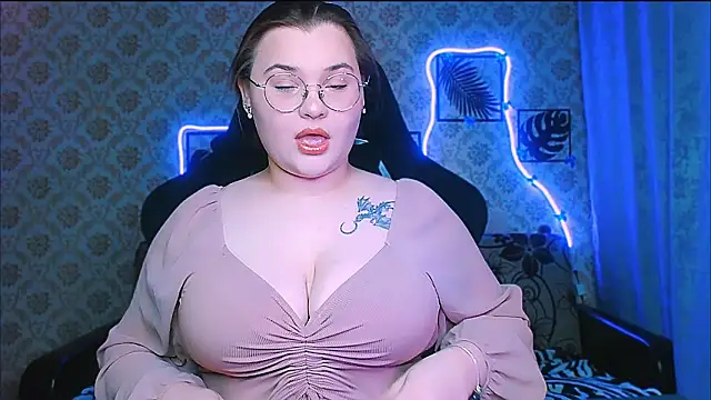 InLoveWithLife26 online show from February 7, 8:06 pm