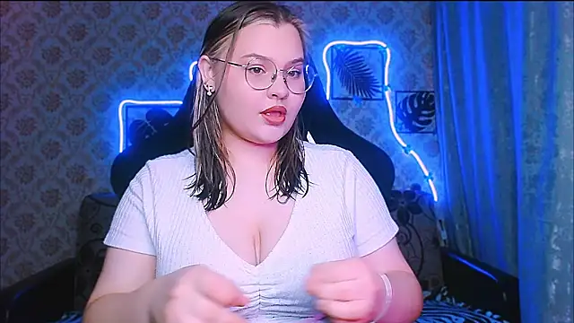 InLoveWithLife26 online show from April 1, 8:06 pm