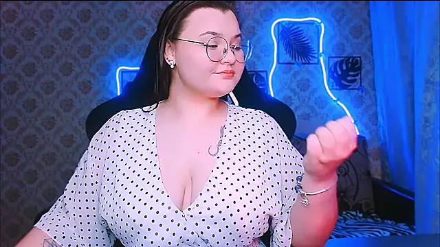 InLoveWithLife26 online show from February 22, 7:04 pm