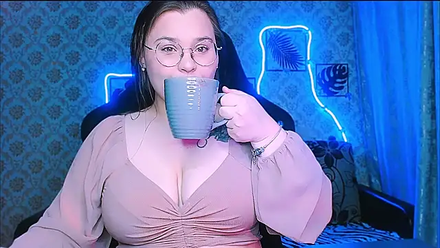 InLoveWithLife26 online show from March 15, 7:32 pm