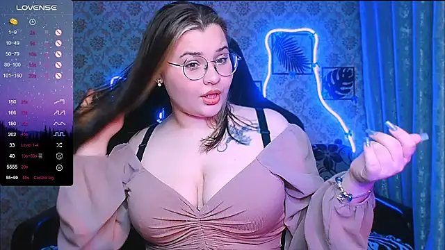 InLoveWithLife26 online show from May 7, 7:28 pm