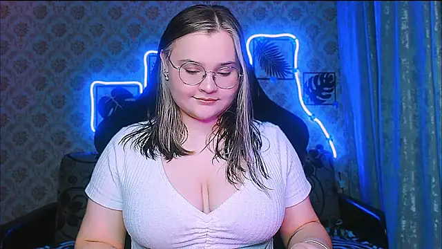 InLoveWithLife26 online show from March 26, 6:28 pm