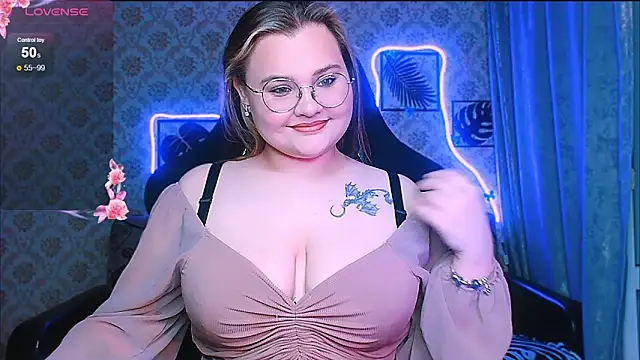 InLoveWithLife26 online show from May 27, 8:05 pm