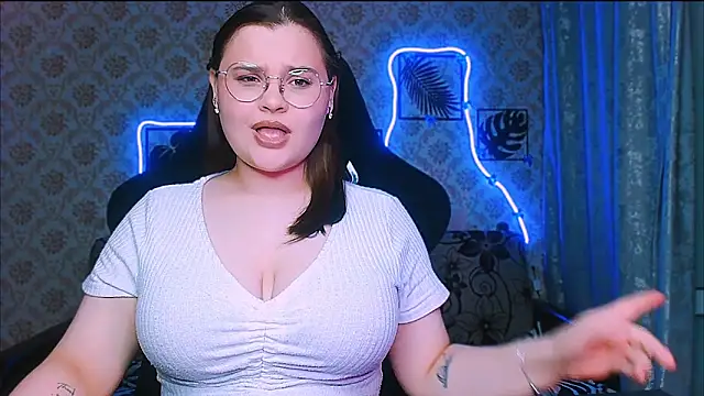 InLoveWithLife26 online show from March 22, 6:53 pm