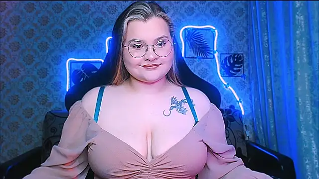 InLoveWithLife26 online show from April 5, 8:04 pm