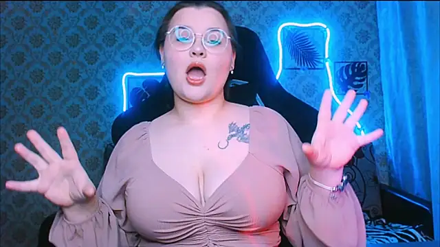 InLoveWithLife26 online show from February 21, 7:05 pm