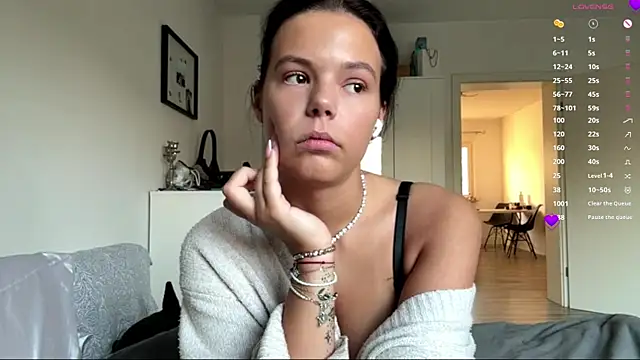 MaydaCornwall online show from November 22, 8:02 am