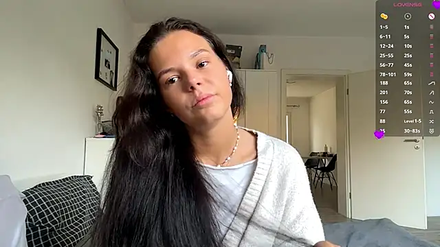 Snapshot of MaydaCornwall chatting on October 17, 7:11 am MaydaCornwall online show from October 17, 7:11 am