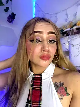 Snapshot of Sara_Sophia420 chatting on October 2, 12:14 am Sara Sophia420 online show from October 2, 12:14 am