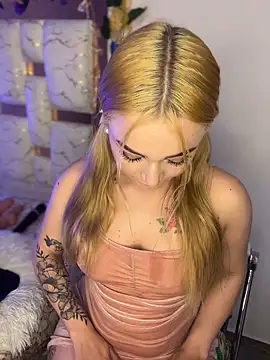 Sara Sophia420 online show from May 14, 5:37 am