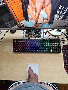 flirt 23 online show from November 19, 10:15 am