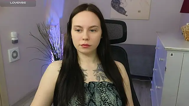 Alice Moondark online show from September 22, 8:15 pm