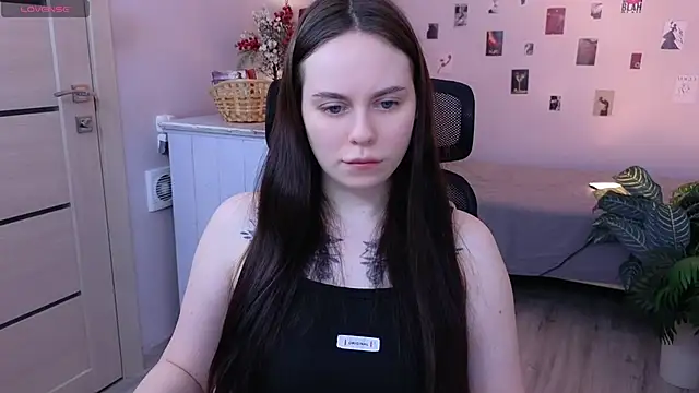 Alice Moondark online show from March 18, 5:32 am