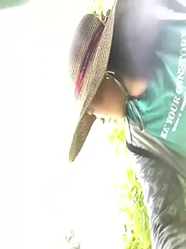 Snapshot of Lai005 chatting on October 30, 4:11 am Lai005 online show from October 30, 4:11 am