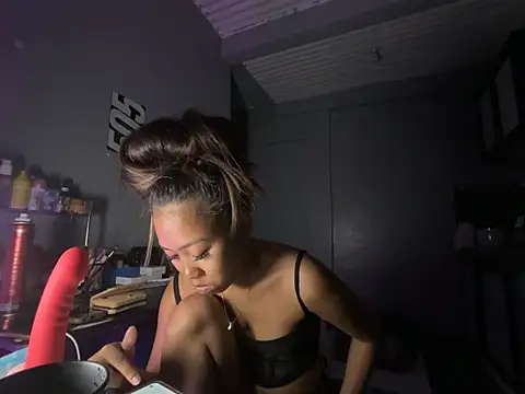 PinayLina18 online show from April 6, 3:57 am