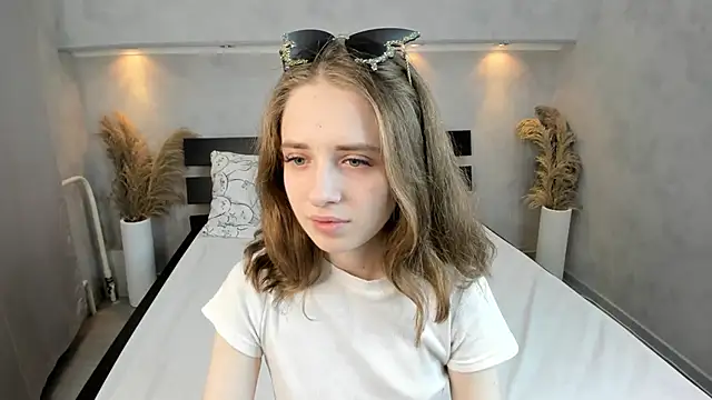 Camilla Kelly online show from October 24, 1:26 am