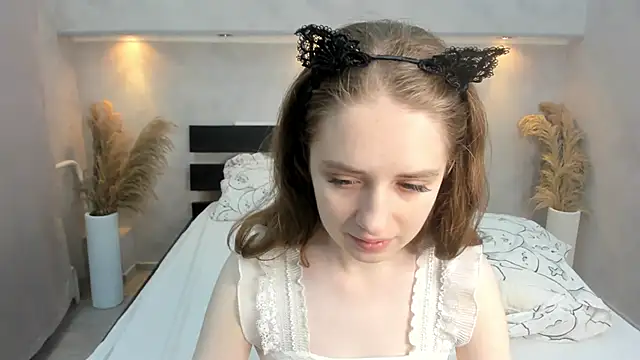 Snapshot of Camilla_Kelly chatting on October 16, 1:14 am Camilla Kelly online show from October 16, 1:14 am