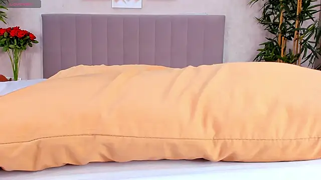 Camilla Kelly online show from May 10, 1:09 am
