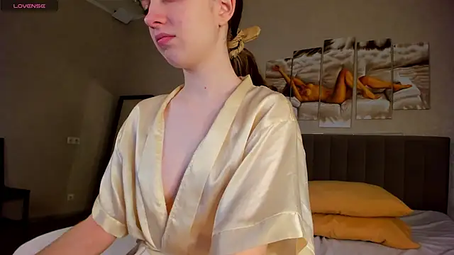 Camilla Kelly online show from March 19, 1:16 am