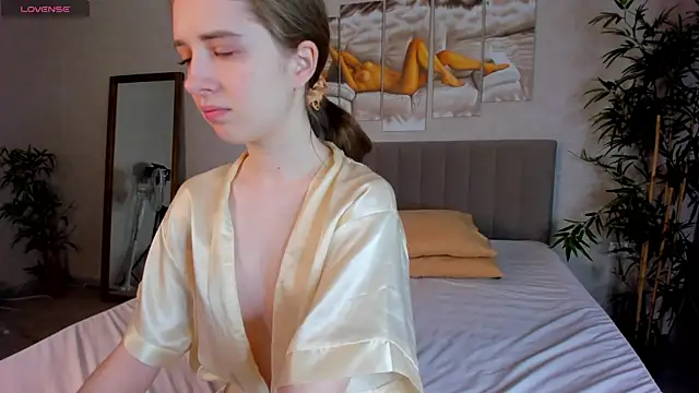 Camilla Kelly online show from February 26, 1:27 am